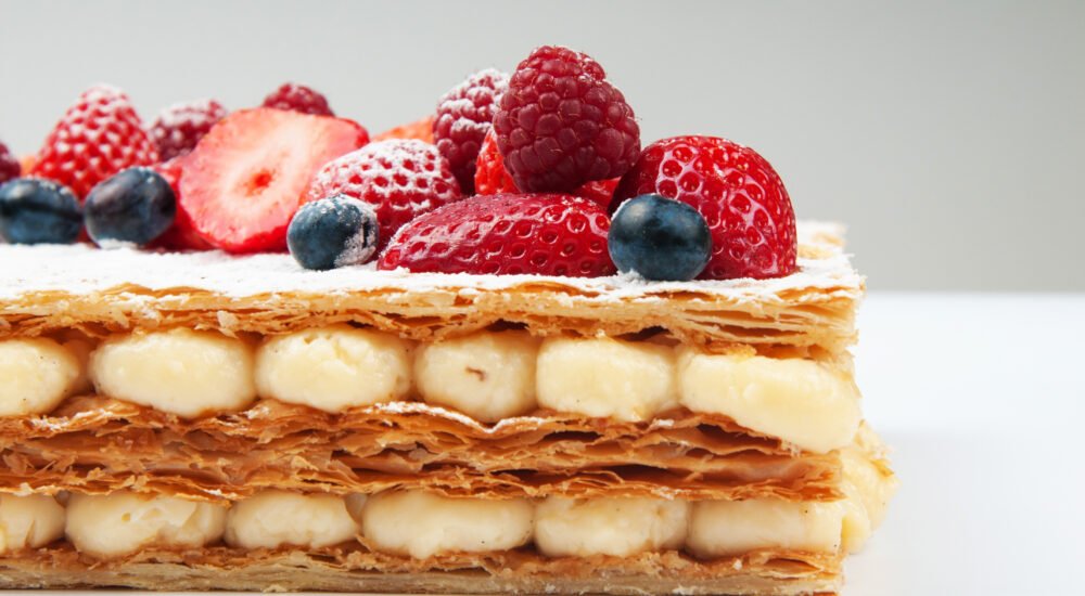 creme-patissiere-mille-feuille-pate-feuilletee-fruits-rouges-dessert-CAP