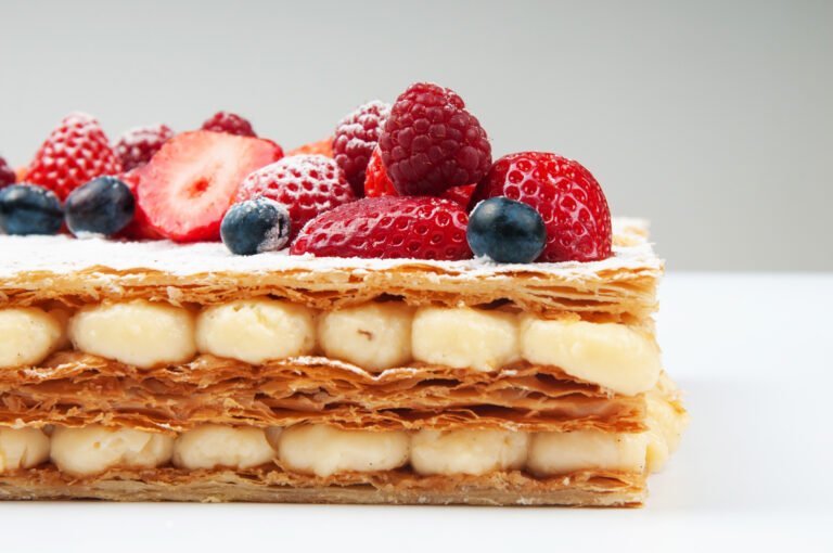 creme-patissiere-mille-feuille-pate-feuilletee-fruits-rouges-dessert-CAP